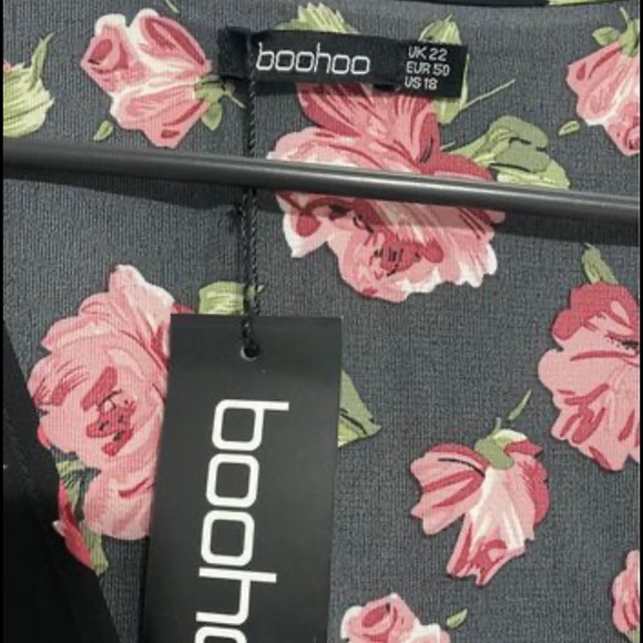 New with tags plus wrap dress boohoo - Picture 4 of 5